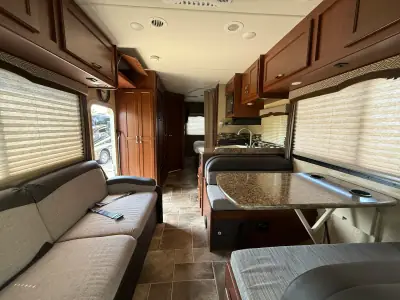 2017 Thor Motor Coach Chateau 26B photo 12