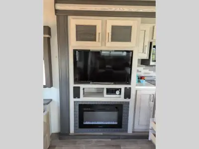 2021 Keystone Montana High Country 385BR photo 10