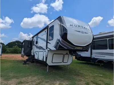 2021 Keystone Montana High Country 385BR