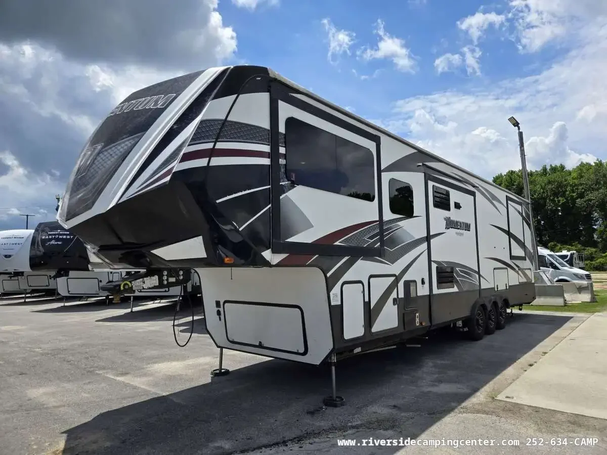 2016 Grand Design Momentum 376TH exterior