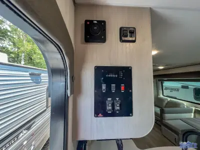 2027 Coachmen Catalina Legacy Edition 273DBHCK photo 9