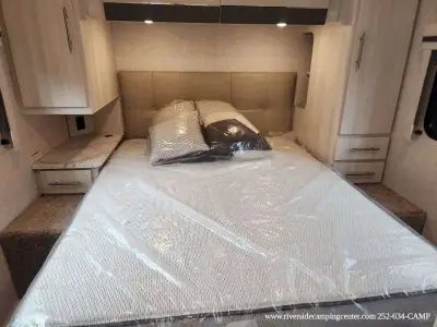 2025 Thor Motor Coach Vegas 26.1 photo 36