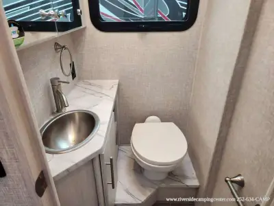 2025 Thor Motor Coach Vegas 26.1 photo 32