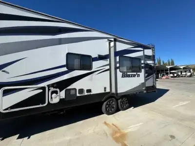 2019 Pacific Coachworks BLAZE'N F29 photo 5