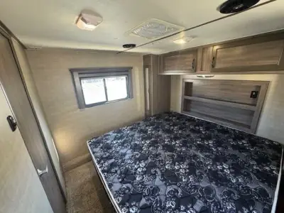 2019 Pacific Coachworks BLAZE'N F29 photo 18