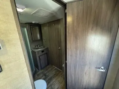 2019 Pacific Coachworks BLAZE'N F29 photo 16