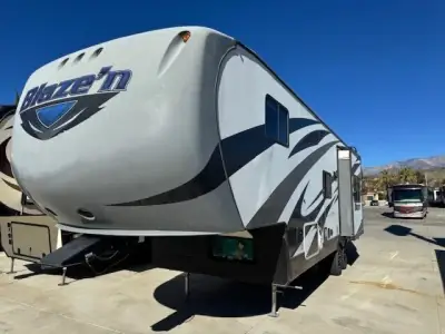 2019 Pacific Coachworks BLAZE'N F29 photo 2