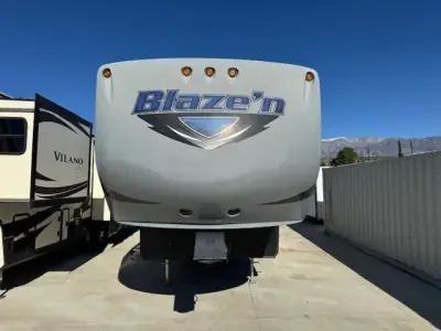 2019 Pacific Coachworks BLAZE'N F29 photo 3