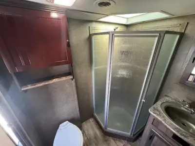 2019 Pacific Coachworks BLAZE'N F29 photo 17