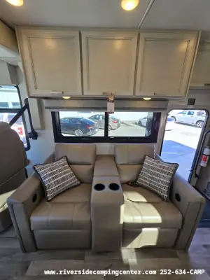 2026 Thor Motor Coach Palazzo GT 33.6 photo 10