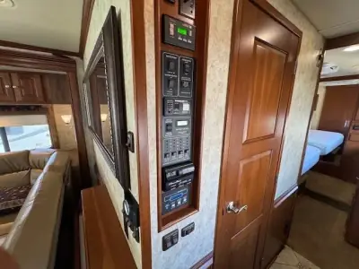 2010 Winnebago Tour 40BD Freightliner XCL Chassis photo 34