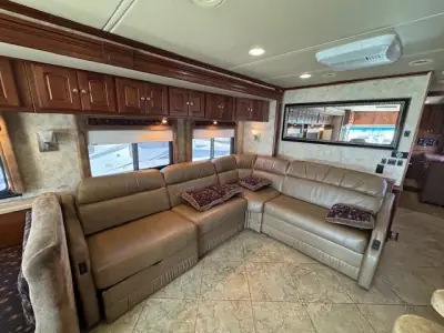 2010 Winnebago Tour 40BD Freightliner XCL Chassis photo 26