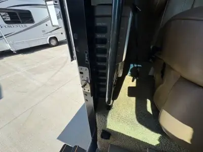 2010 Winnebago Tour 40BD Freightliner XCL Chassis photo 8