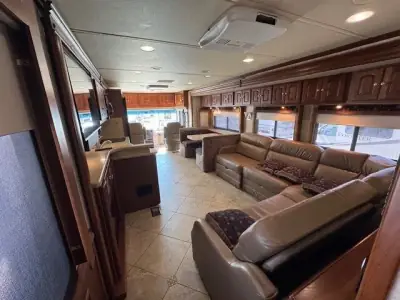 2010 Winnebago Tour 40BD Freightliner XCL Chassis photo 30