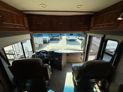 2010 Winnebago Tour 40BD Freightliner XCL Chassis photo 13