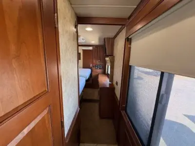 2010 Winnebago Tour 40BD Freightliner XCL Chassis photo 42
