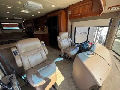 2010 Winnebago Tour 40BD Freightliner XCL Chassis photo 7