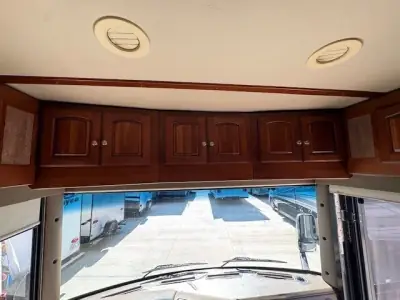 2010 Winnebago Tour 40BD Freightliner XCL Chassis photo 22