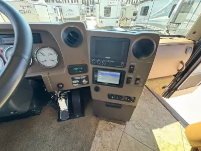 2010 Winnebago Tour 40BD Freightliner XCL Chassis photo 15