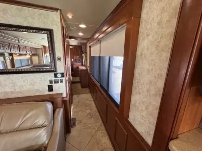 2010 Winnebago Tour 40BD Freightliner XCL Chassis photo 32