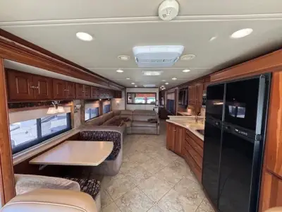 2010 Winnebago Tour 40BD Freightliner XCL Chassis photo 24