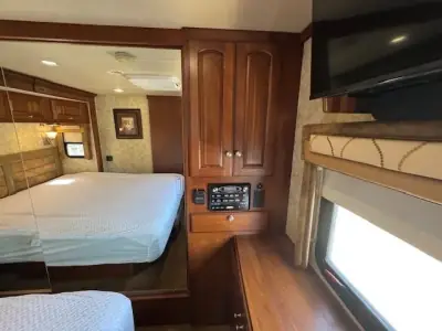 2010 Winnebago Tour 40BD Freightliner XCL Chassis photo 45