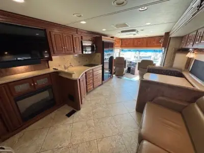 2010 Winnebago Tour 40BD Freightliner XCL Chassis photo 31