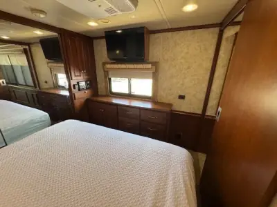 2010 Winnebago Tour 40BD Freightliner XCL Chassis photo 48