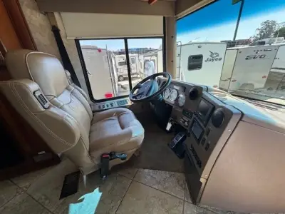 2010 Winnebago Tour 40BD Freightliner XCL Chassis photo 12