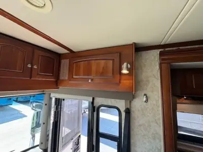 2010 Winnebago Tour 40BD Freightliner XCL Chassis photo 23