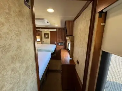 2010 Winnebago Tour 40BD Freightliner XCL Chassis photo 43