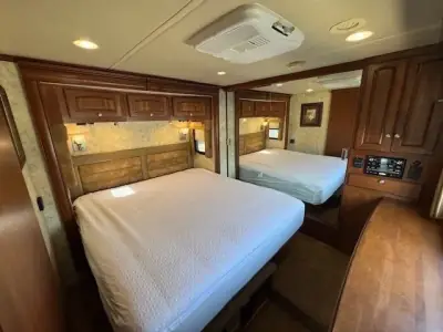 2010 Winnebago Tour 40BD Freightliner XCL Chassis photo 44