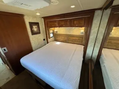 2010 Winnebago Tour 40BD Freightliner XCL Chassis photo 46