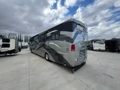 2010 Winnebago Tour 40BD Freightliner XCL Chassis photo 3
