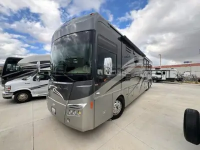 2010 Winnebago Tour 40BD Freightliner XCL Chassis photo 2