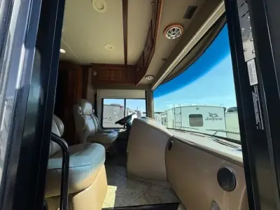 2010 Winnebago Tour 40BD Freightliner XCL Chassis photo 6