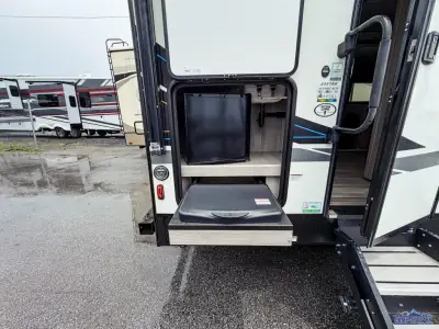 2022 Coachmen Northern Spirit Ultra Lite 2557RB photo 6