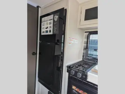 2027 Coachmen American Spirit Bijou 18RBB photo 9