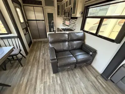 2022 Keystone 3720MD Alpine photo 17
