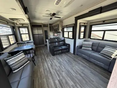 2022 Keystone 3720MD Alpine photo 8