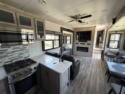 2022 Keystone 3720MD Alpine photo 12