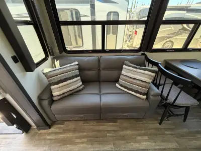 2022 Keystone 3720MD Alpine photo 15