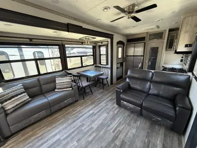 2022 Keystone 3720MD Alpine photo 9