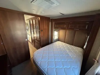 2015 Forest River GEORGETOWN XL 334QS photo 19