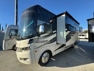 2015 Forest River GEORGETOWN XL 334QS photo 2