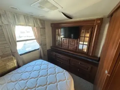 2015 Forest River GEORGETOWN XL 334QS photo 22