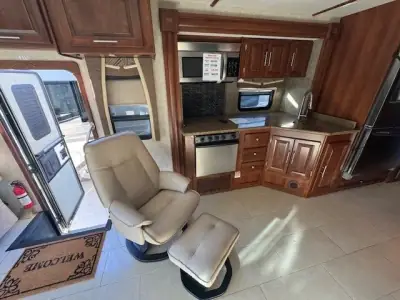 2015 Forest River GEORGETOWN XL 334QS photo 8