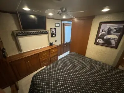 2010 Winnebago Tour 40BD "Norma Jean" Freightliner XCL Chassis photo 39
