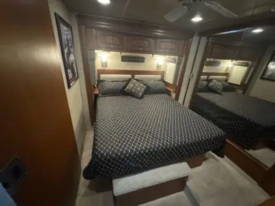 2010 Winnebago Tour 40BD "Norma Jean" Freightliner XCL Chassis photo 37