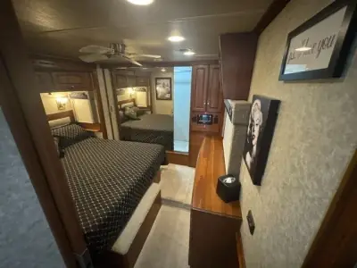 2010 Winnebago Tour 40BD "Norma Jean" Freightliner XCL Chassis photo 35